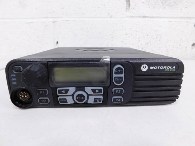 Motorola Xpr 4550 Uhf 450 512 Mhz 25 40w Mobile Radio, Model