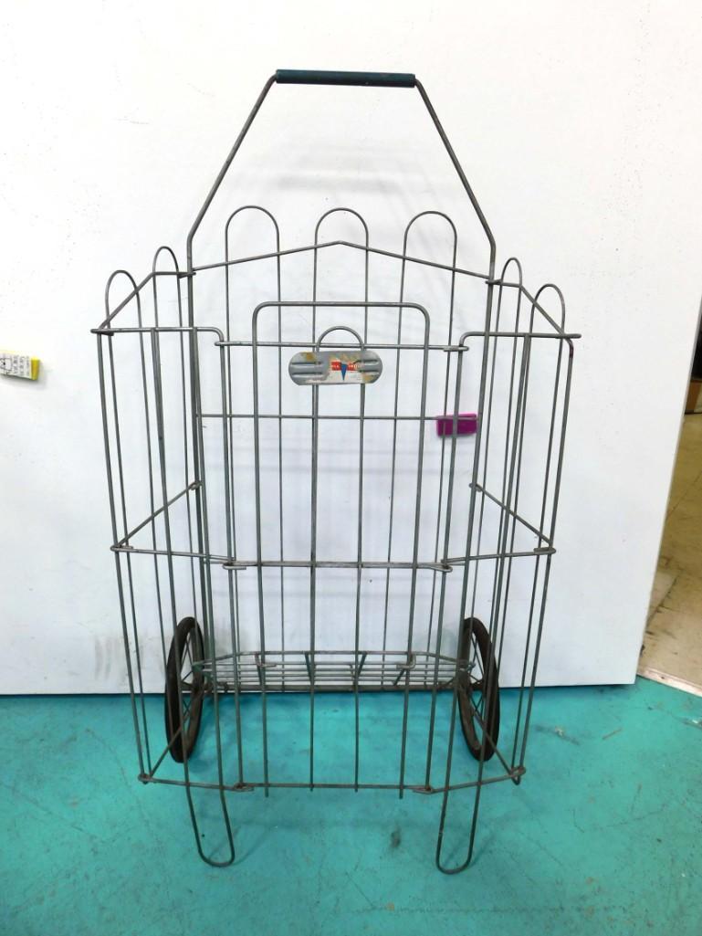 Wire Shopping Cart: Wire Shopping Cart