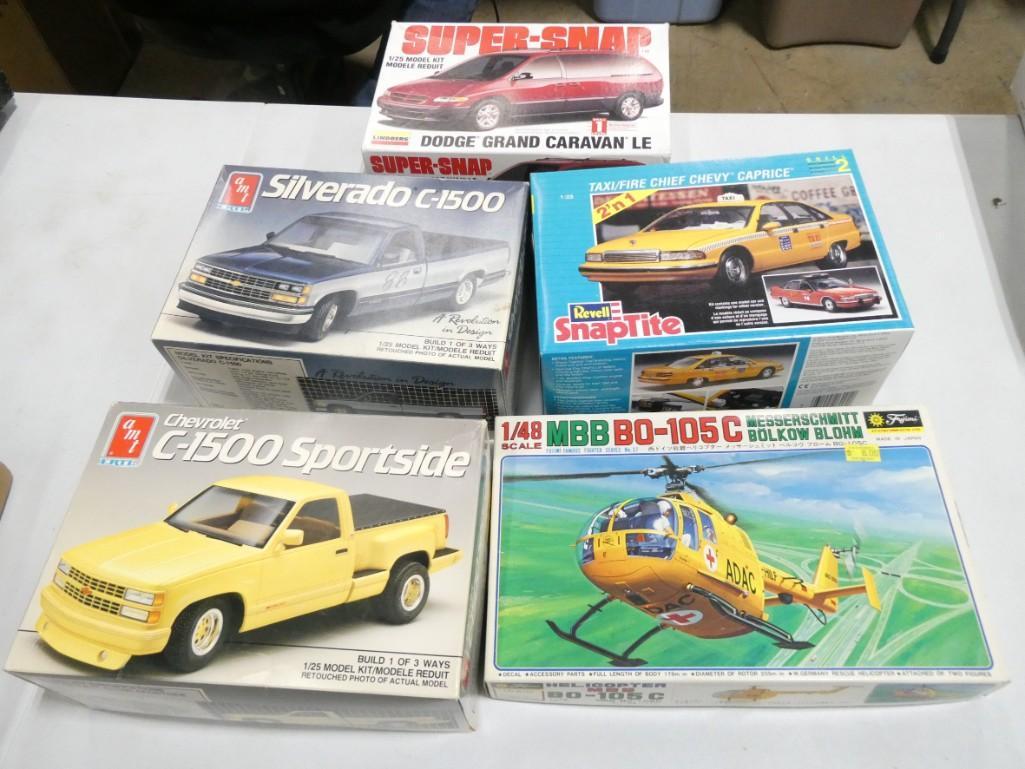 5 Model Kits incl Super Snap Dodge Grand Caravan, Helicopter, AMT Silverado C-1500, Revel Taxi Cab, (1 of 6)