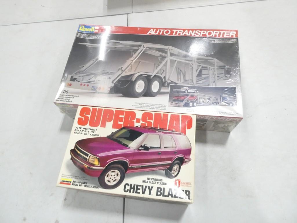 2 Model Kits incl Sealed Revel Auto Transporter 1:25 Scale (1 of 4)