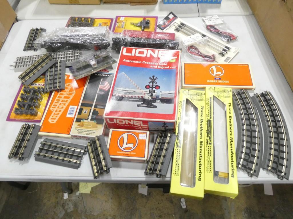 Model Train Lot incl Lionel, Accessories, Trains, (1 of 8)