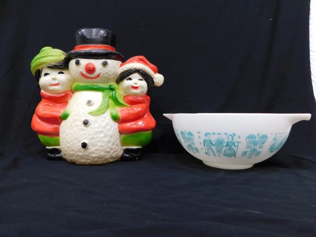 Vintage Pyrex Amish Butterprint Aqua Cinderella Bowl and a Small Blow Mold Santa Claus (1 of 7)