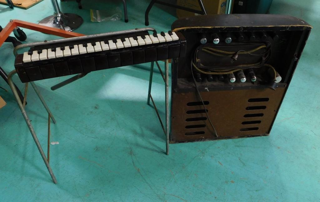 Vintage Hammond Solovox Model L Series A Tone Cabinet - it works!: Vintage Hammond Solovox Model L Series A Tone Cabinet - it works! Circa 1940's or 1950's. Once plugged in and warmed up, the keys and buttons all seem to do what they're supposed to. Here is a link to