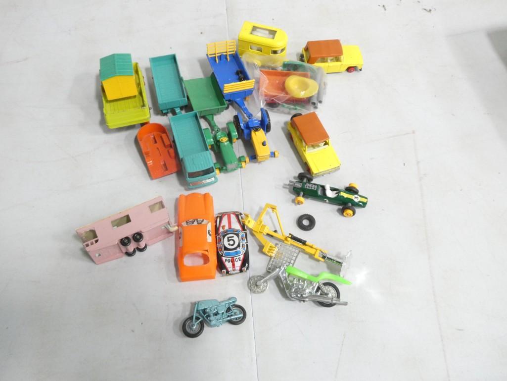 Large Lot of mostly vintage Matchbox Lesney cars / trucks / etc. (1 of 7)