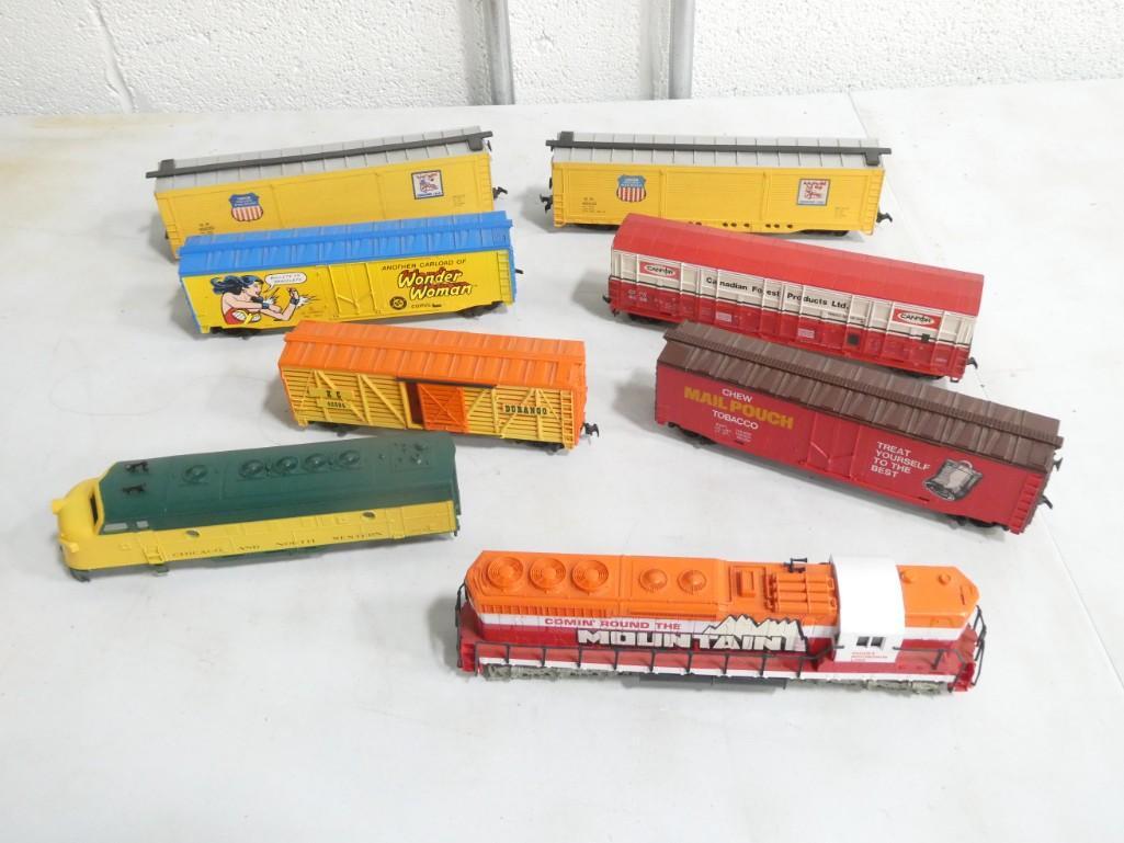 Lot of HO Scale Train Cars including Wonder Woman, Mail Pouch Tobacco, Union Pacific, etc. (1 of 5)