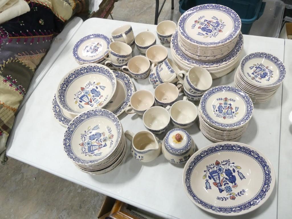 Johnson Bros Hearts & Flowers Dishes Large Lot (1 of 10)