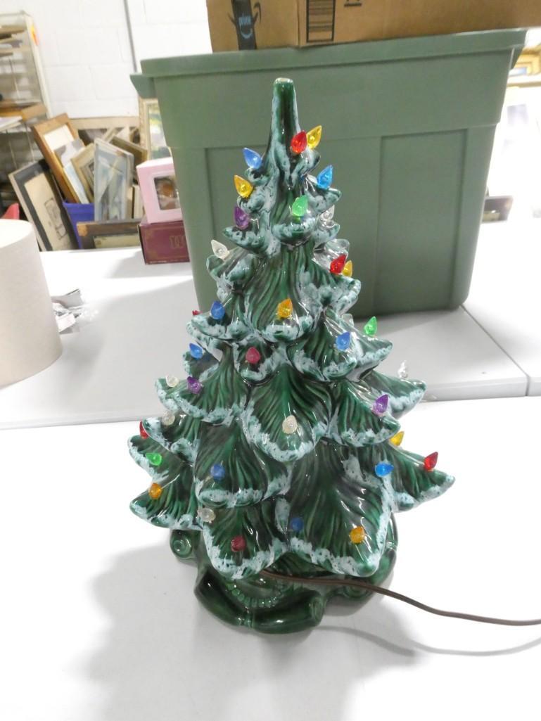 Vintage Ceramic Light up Christmas Tree - the light works (1 of 5)