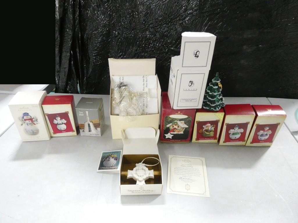 Christmas Lot including Hallmark Keepsake Ornaments, Fenton, Tea Bell, etc.: Christmas Lot including Hallmark Keepsake Ornaments, Fenton, Tea Bell, etc.