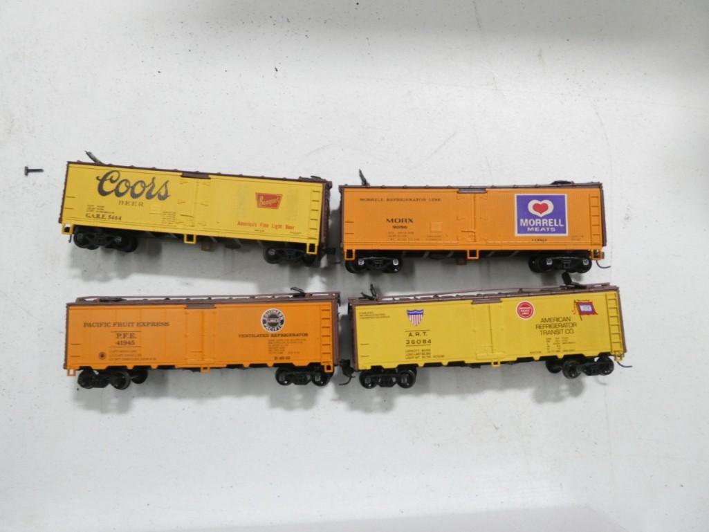 Lot of 4 Good HO Box Car Trains including Coors, Pacific Fruit Express, American Refrigerator Transi (1 of 4)