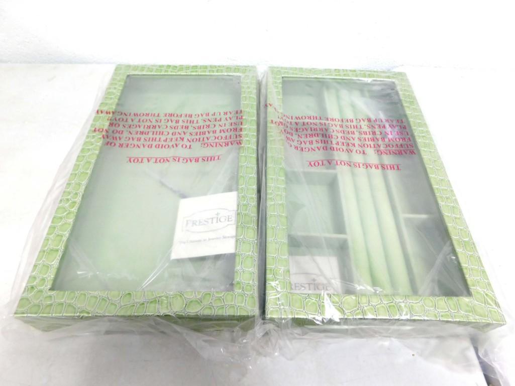 2 New Jewelry Display Boxes (1 of 2)