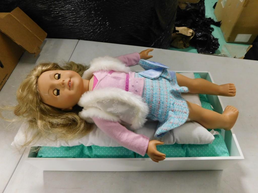American Girl Truly Me Doll with American Girl Bed: American Girl Truly Me Doll with American Girl Bed . 18" Doll. She is stamped "Pleasant Company" on the back of her neck . Condition: her joints are a bit loose (but tighter than the other