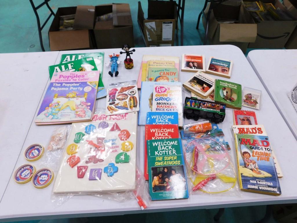 Vtg Lot incl Bozo, Scooby Doo Romper Room Puzzle Clock, ALF, Welcom Back Kotter Books, Streetcar, Et (1 of 5)