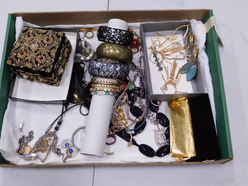 Lot of Costume Jewelry, Trinket Box, Small Bag or Purse (1 of 5)
