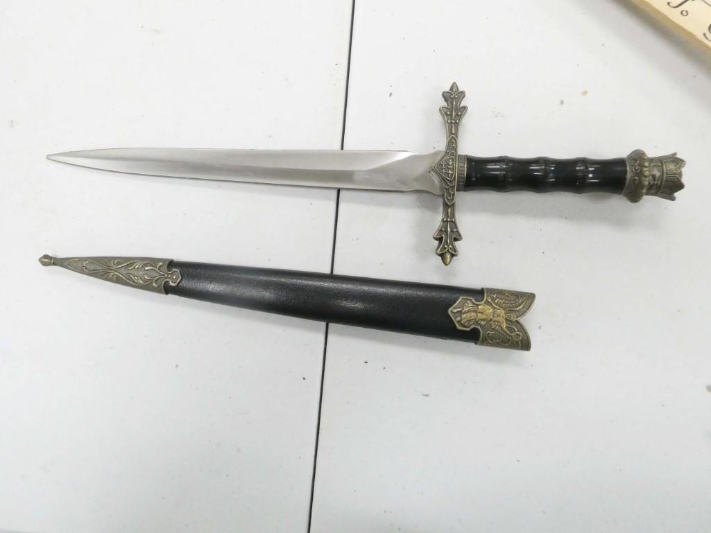 Dagger with Sheath and Stainless Steel Blade (1 of 5)