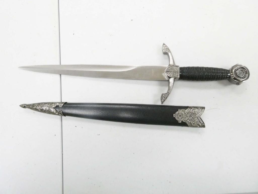 Dagger with Sheath and Stainless Steel Blade (1 of 5)