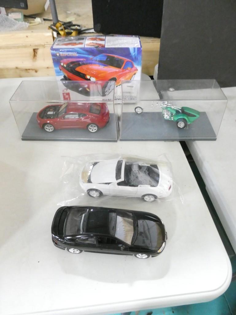 Model Cars, Kits, Etc: Model Cars, Kits, Etc including AMT 2008 Dodge Challenger, etc