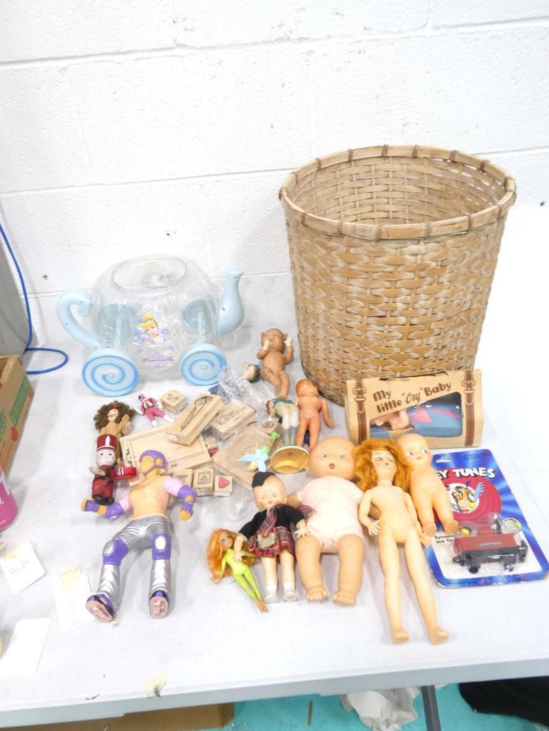 Toy Lot incl Madame Alexander Wizard of Oz Scarecrow Doll, Looney Tunes Ertl Caboose,: Toy Lot incl Madame Alexander Wizard of Oz Scarecrow Doll, Looney Tunes Ertl Caboose, My Little Cry Baby Doll in Original Box, other vintage dolls, etc