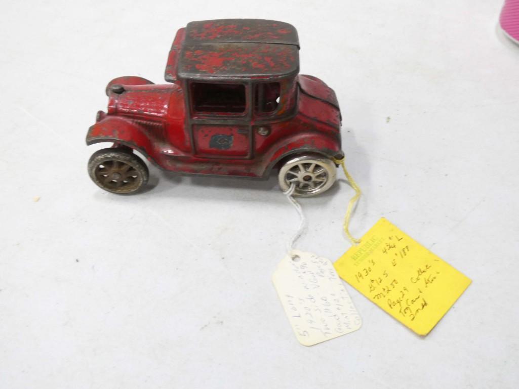Arcade Cast Iron Toy Car (1 of 5)