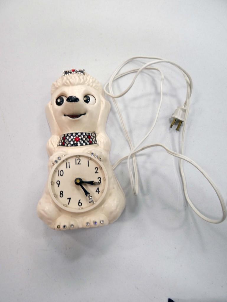 Vintage Poodle Clock from California Clock Co Works: Vintage Poodle Clock from California Clock Co Works but is missing the tail