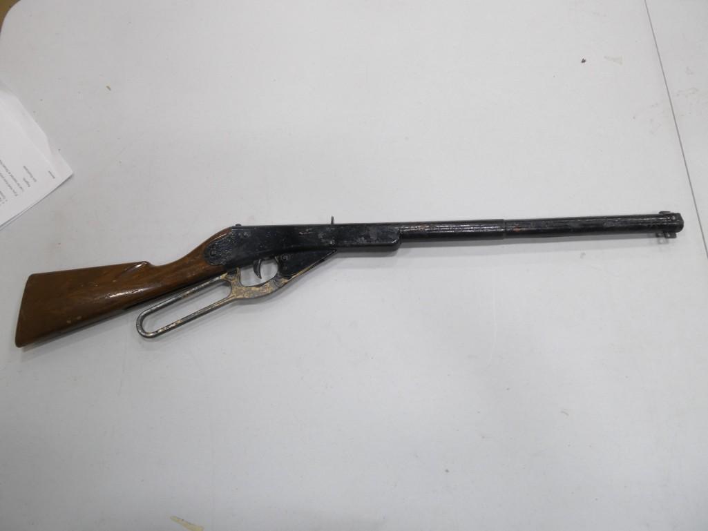 Daisy Pump Toy Gun: Daisy Pump Toy Gun approx 30" long Condition: This has been altered and does not hold bb's anymore.