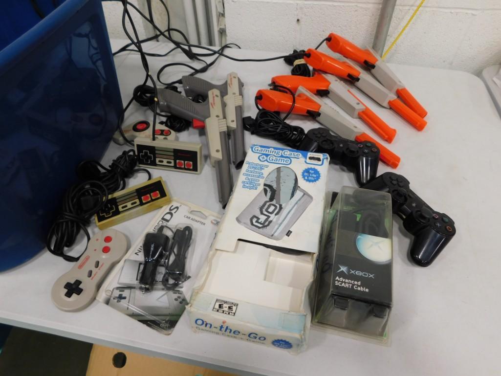Video Game Lot including NES Nintendo Light Guns, NES Max Controller, NES Controllers (1 of 4)