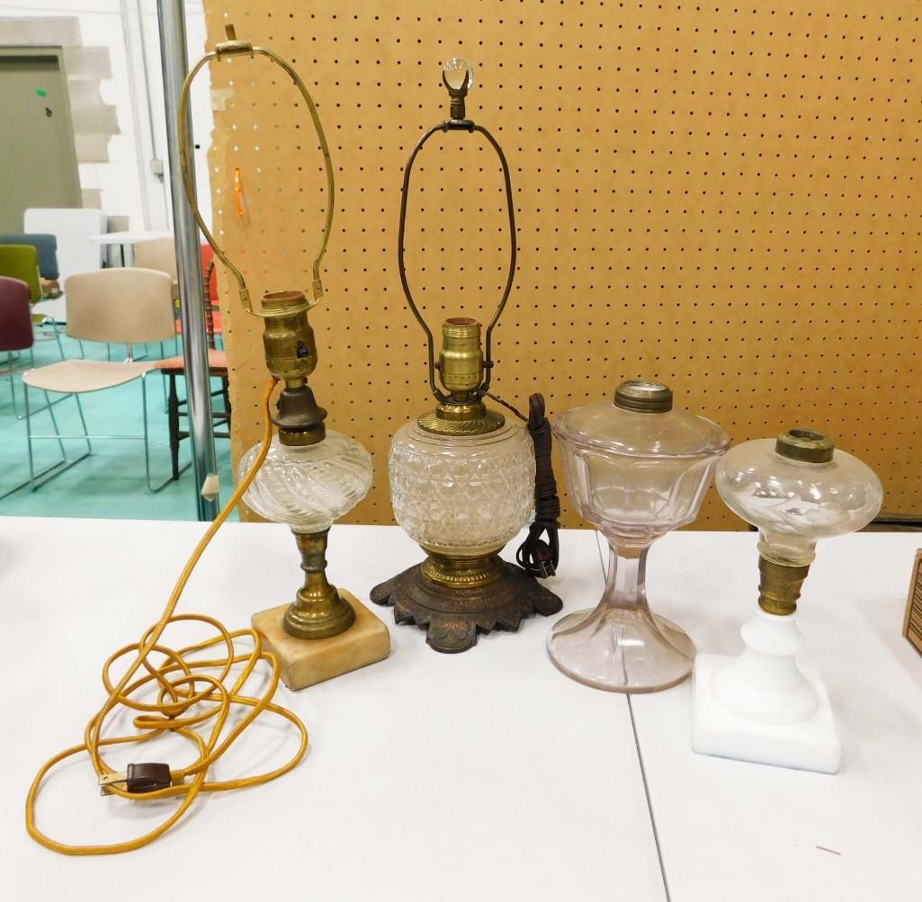 2 Vintage Electric Lamps and 2 Vintage Oil Lamps (1 of 7)