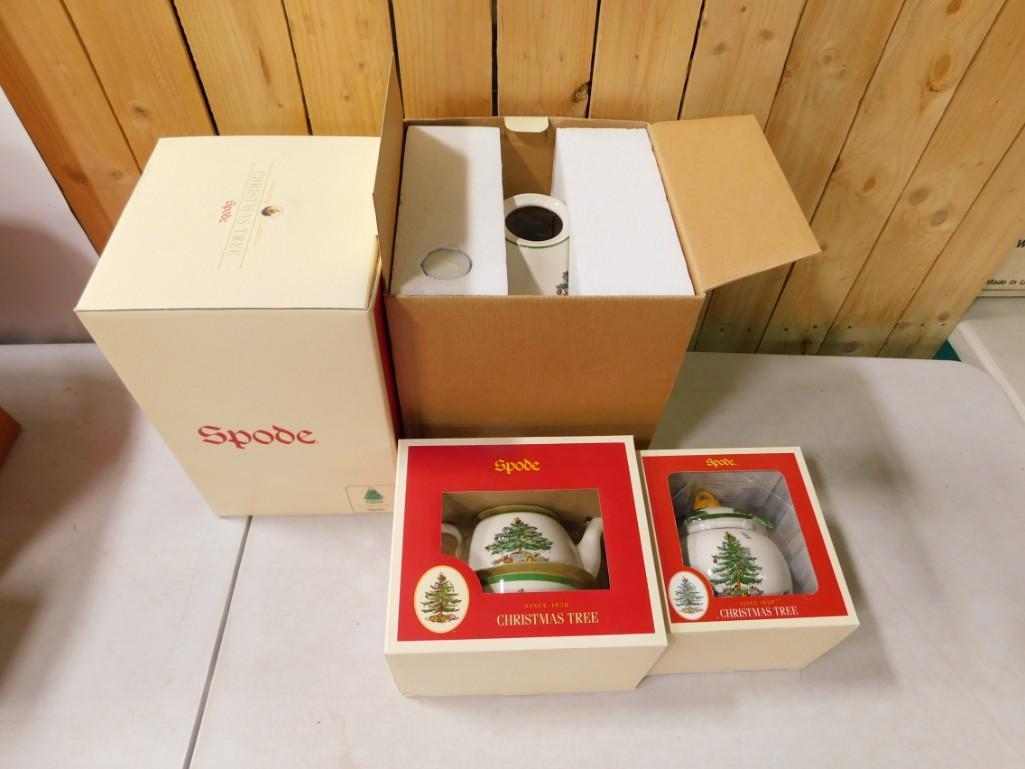 Spode Christmas Tree Pr of 9" Candle Lamps, Tea for One Teapot and Cup Set, 5 1/2" Covered Candy Dis (1 of 4)