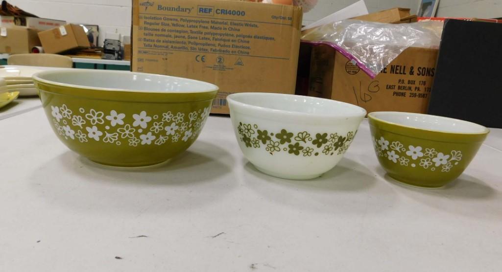 Vintage Pyrex Spring Blossom Green Crazy Daisy Nesting Bowls Set of 3 (1 of 4)