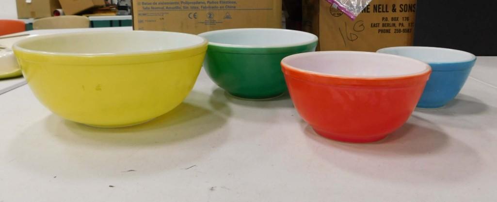 Set of 4 Vintage Pyrex Primary Colors Mixing or Nesting Bowls (1 of 4)