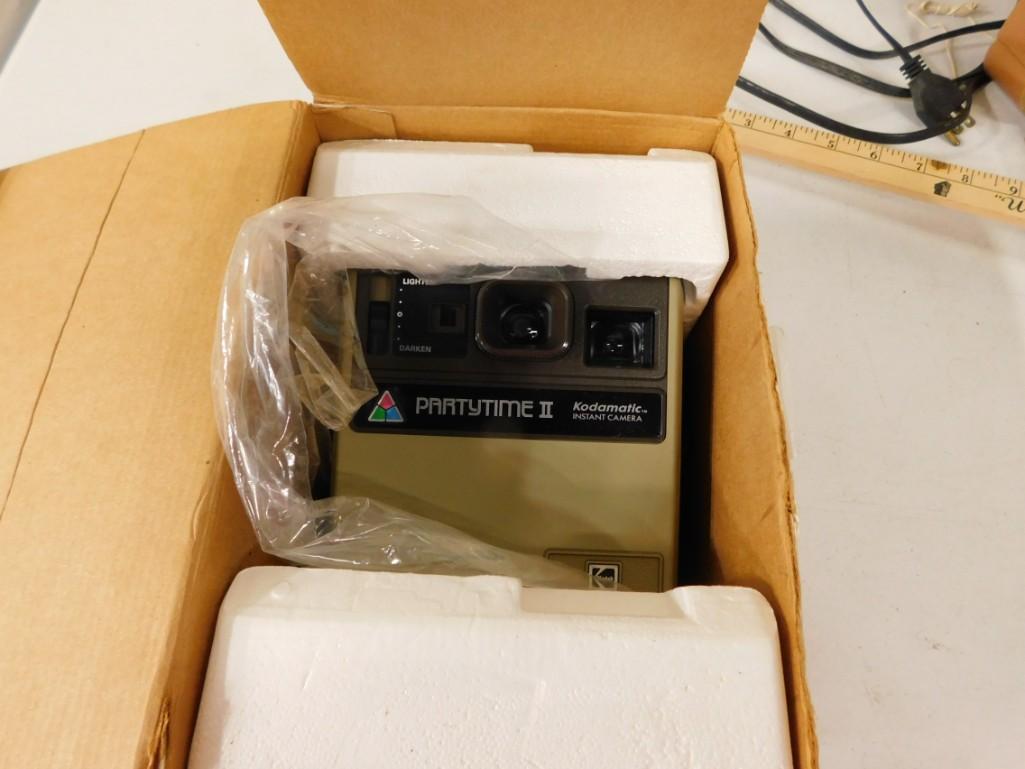 Vintage Kodak Kodamatic Instant Camera Partytime II with original box (1 of 2)