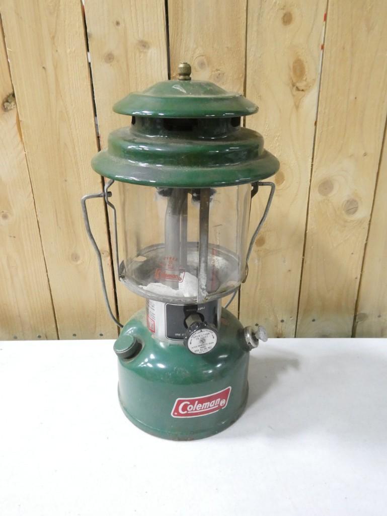Vintage Coleman Camping Lantern (1 of 3)