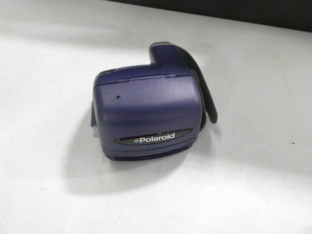 Polaroid Camera: Polaroid Camera Condition: untested