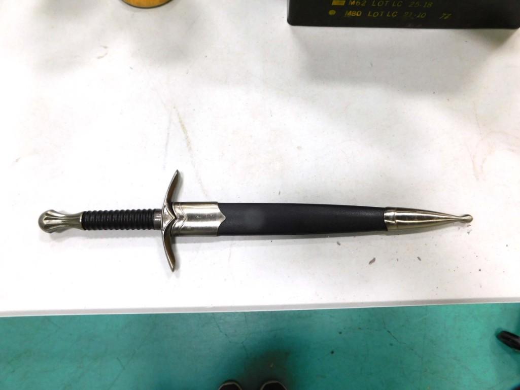 Dagger with Sheath and Stainless Steel Blade: Dagger with Sheath and Stainless Steel Blade