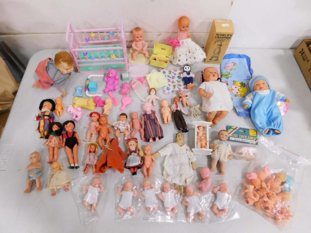 Huge Miniature Dolls Lot: Antique, Hard Plastic, Celluloid, OOAK, Windup, Etc: Huge Miniature Dolls Lot including Antique, Hard Plastic, Celluloid, One of a Kind, Windup, Etc. Includes several vintage and antique mini dolls from the 1940s-current. Sizes from 1/2" to 7" t