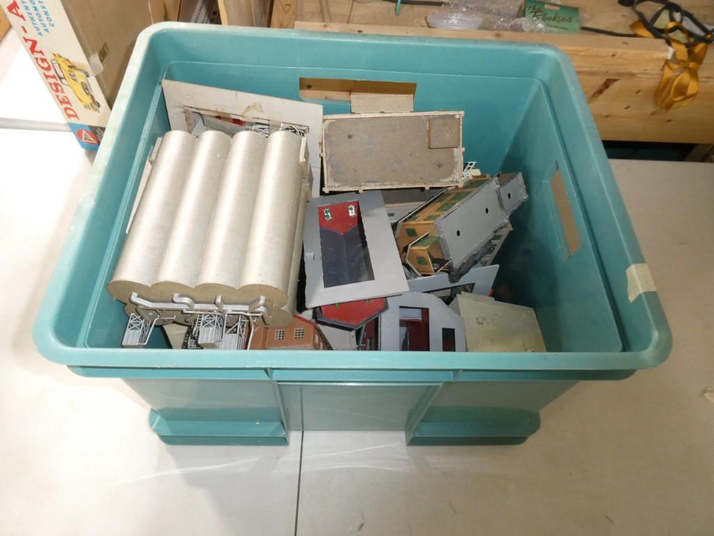 Large Lot of Model Train Accessories, Buildings, etc (1 of 4)