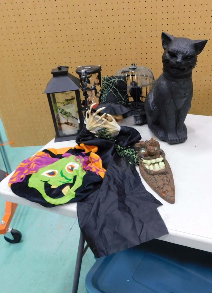 Halloween Lot incl Animated Black Cat, Raven Decoration, Spooky Bat Hourglass, etc: Halloween Lot incl Animated Black Cat, Raven Decoration, Spooky Bat Hourglass, etc