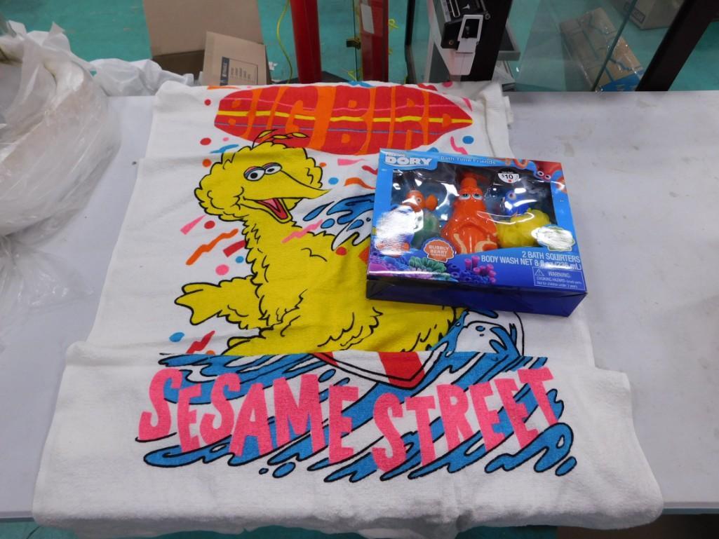 Finding Dory Bath Playset, Sesame Street Big Bird Towel: Finding Dory Bath Playset, Sesame Street Big Bird Towel