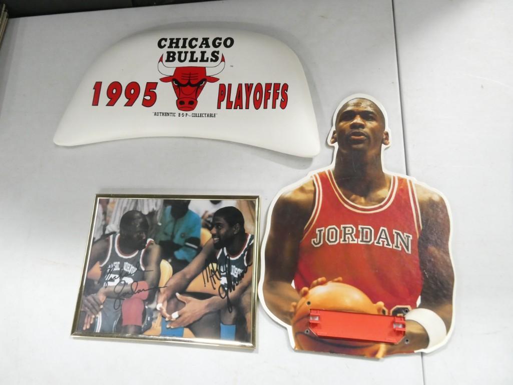 Sports Lot incl Chicago Bulls Cushion, Michael Jordan Cardboard Display, Magic Johnson Michael (1 of 7)