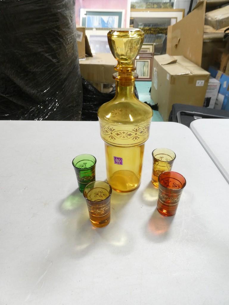 Decanter and Shot Glasses Set with Gold Gilt Cristallerie Artistiche Made in Italy: Decanter and Shot Glasses Set with Gold Gilt Cristallerie Artistiche Made in Italy . Nice barware set.