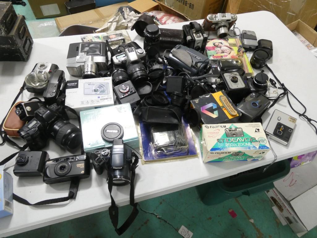 Huge Camera Lot incl Vintage, New Old Stock, etc incl Kodak Brownie Hawkeye, Bell & Howell, (1 of 15)