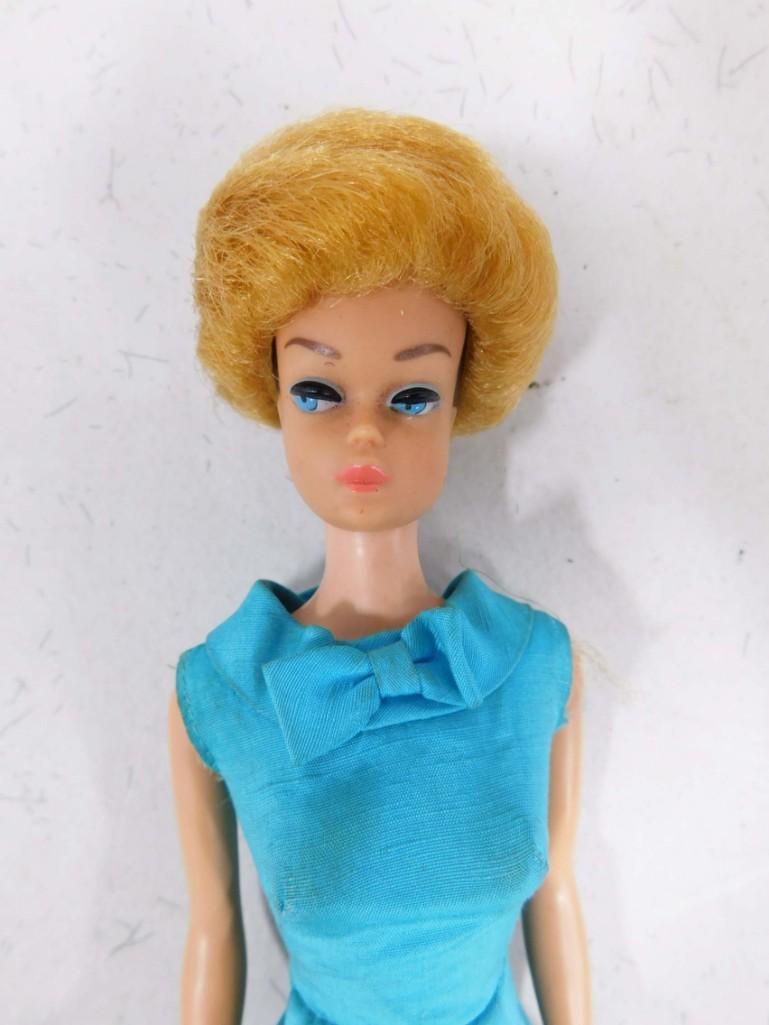 Vtg 1960s Barbie Fashion Queen with Wig: Vintage 1960s Barbie Fashion Queen with Wig . Head may be on different Barbie body. Tight limbs. No greening of ears. Nail polish intact. Has age soiling