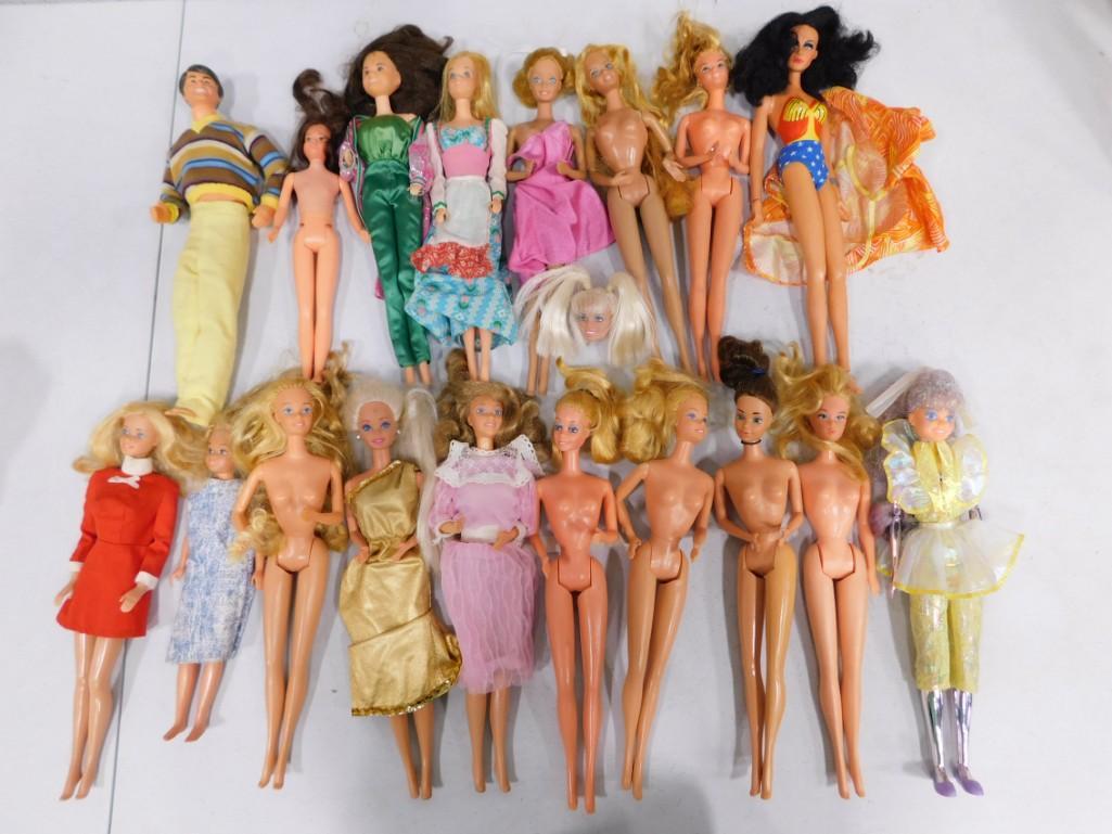 Vtg 1980s Barbies incl Malibu Barbie, Steffi, Skipper, Marie Osmond Mego, 1975 Wonder Woman: Vintage 1980s Barbies incl Malibu Barbie, Steffi, Skipper, Marie Osmond Mego, 1975 Wonder Woman - has arm melts, Spectra Space Doll. Dolls have wear, dirt, damage. Lot of 18 Dolls