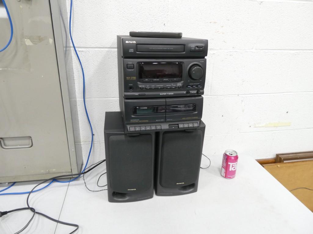 Aiwa Stereo Receiver and 2 Speakers with Remote (1 of 5)