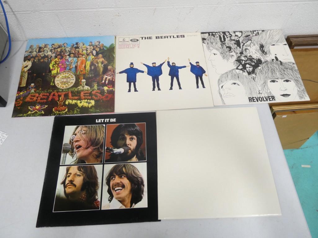 Lot of The Beatles Vinyl Records incl Sgt Peppers, Help! , Revolver, The White Album: Lot of The Beatles Vinyl Records incl Sgt Peppers, Help! , Revolver, The White Album . All of the vinyl appears to be in nice shape.