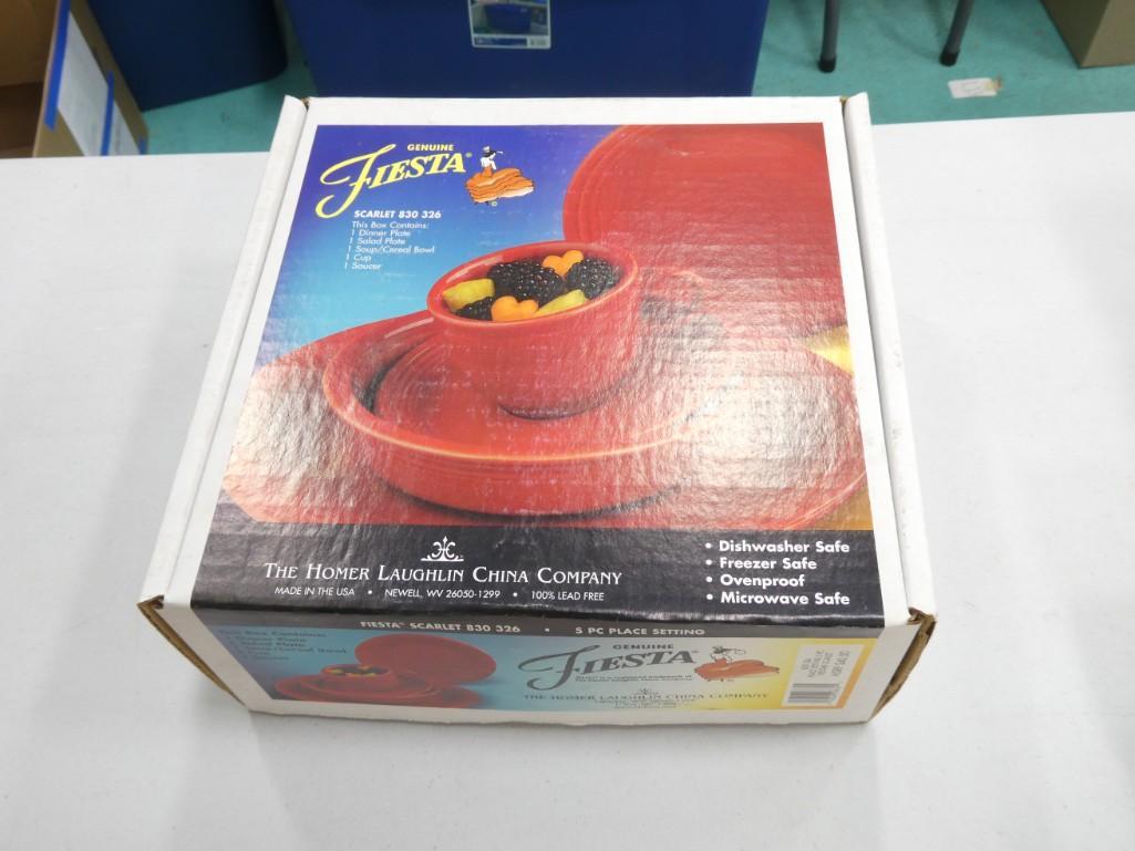 Red Fiesta Ware Scarlet 830326 5 pc Place Setting Appears New in Box (1 of 4)