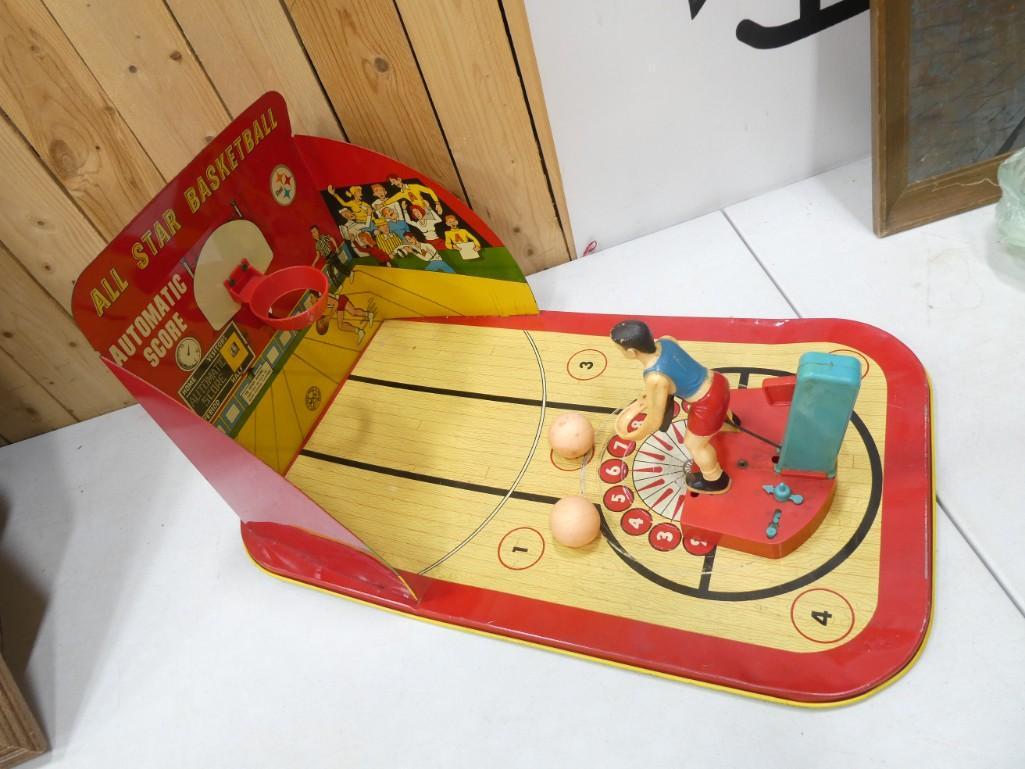 Vintage Marx All Star Basketball Game Metal Tin Litho: Vintage Marx All Star Basketball Game Metal Tin Litho Shooter works, score mechanism needs adjusting