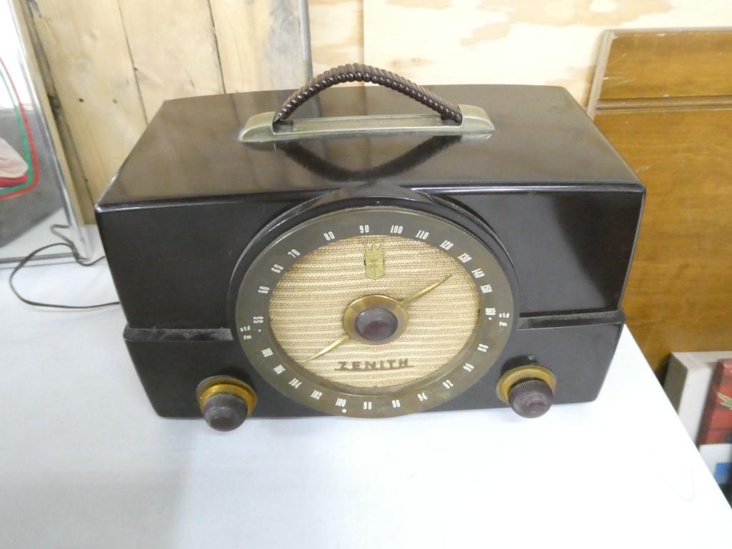Vintage Zenith AM FM Tube Radio Works But May Need an Antenna for Better Reception: Vintage Zenith AM FM Tube Radio Works But May Need an Antenna for Better Reception .