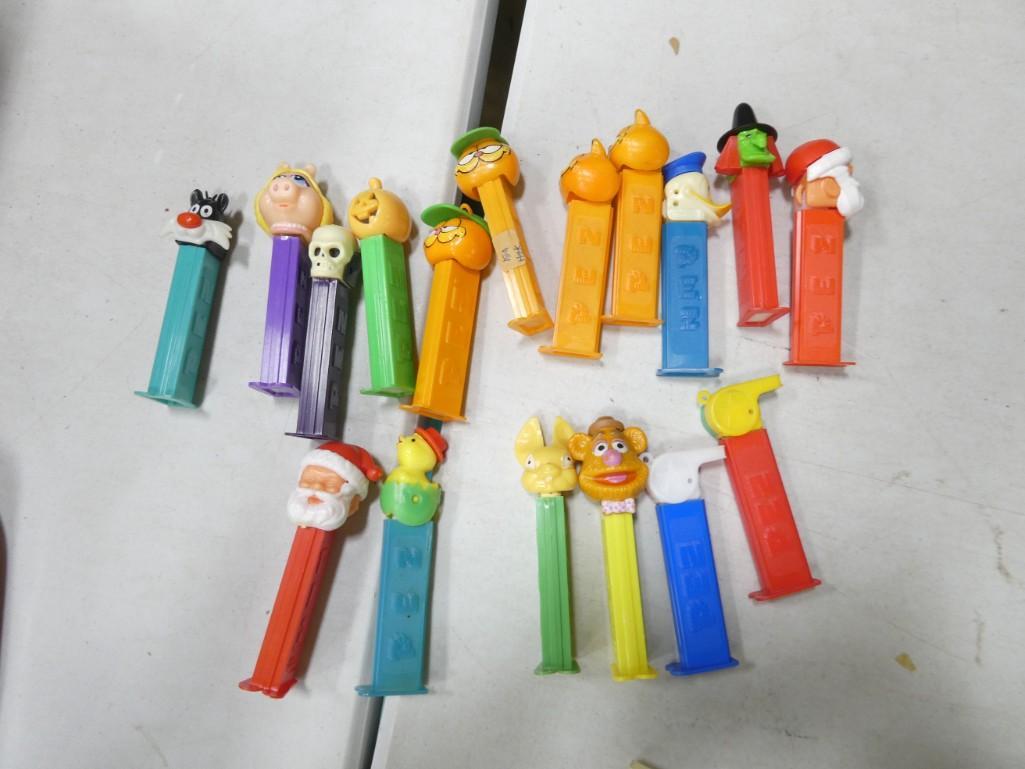 Lot of Pez Dispensers incl Garfield, Miss Piggy, Santa, Donald Duck, Sylvester, etc: Lot of Pez Dispensers incl Garfield, Miss Piggy, Santa, Donald Duck, Sylvester, etc