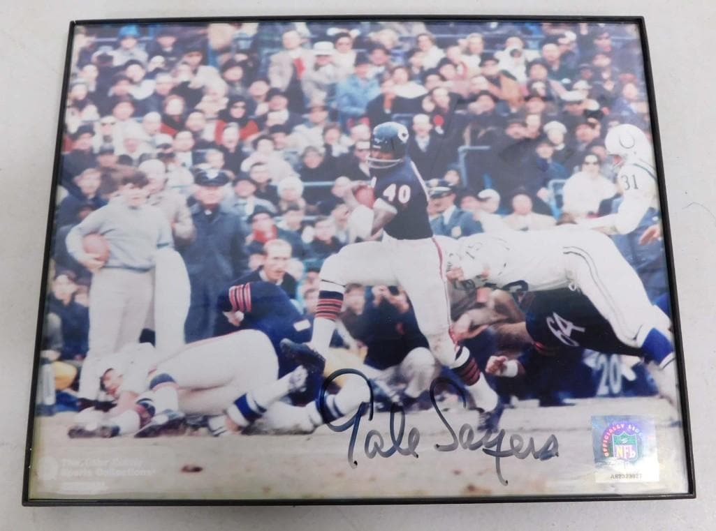 Gale Sayers Autographed Print with Hologram COA: Gale Sayers Autographed Print with Hologram COA . 8" x 10"