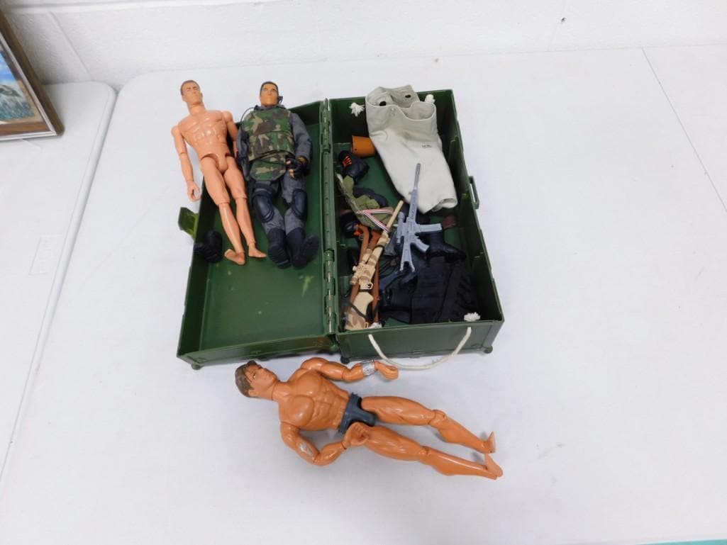 GI Joe Lot with Figures, Accessories, and a Case (1 of 5)